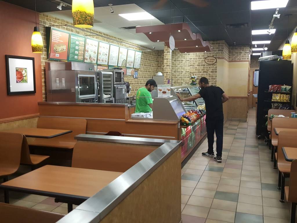 Subway | meal takeaway | 500 Fairway Centre Rd S Fairway Centre, Kitchener, ON N2C 1X3, Canada | 5197480607 OR +1 519-748-0607