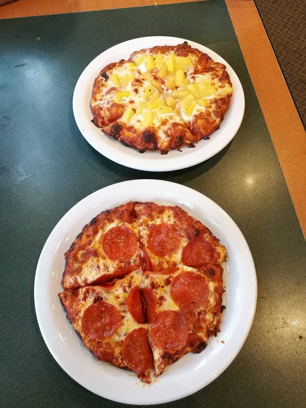 Round Table Pizza | meal delivery | 398 Grand Ave, Oakland, CA 94610, USA | 5108344444 OR +1 510-834-4444