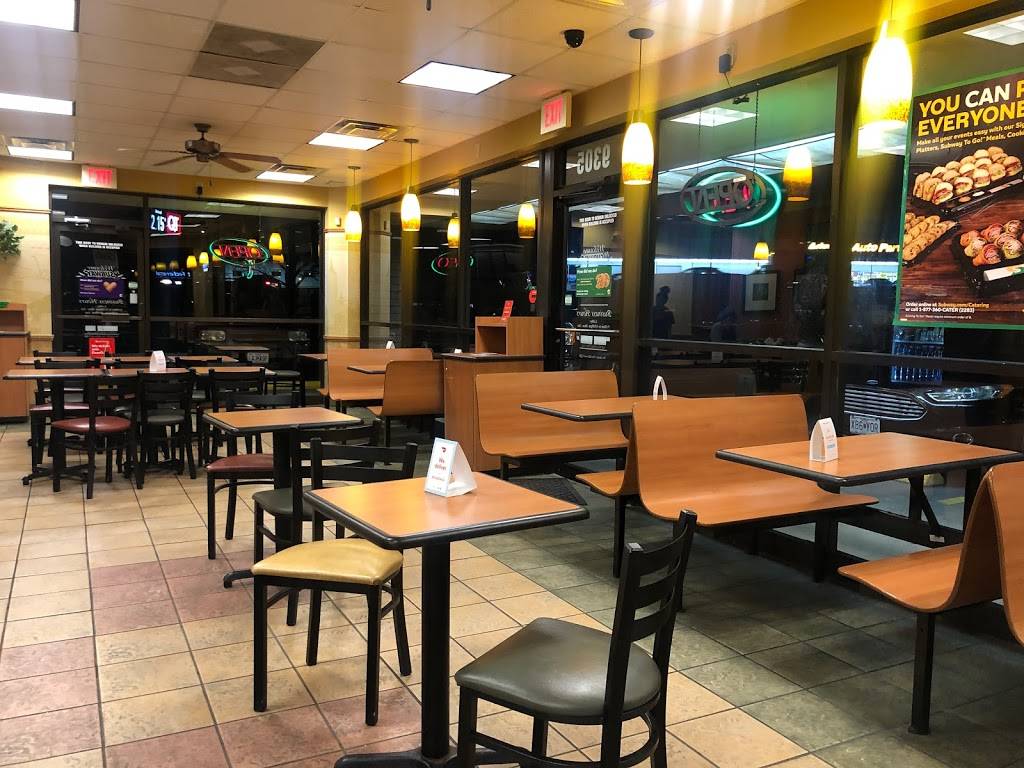 Subway | meal takeaway | 9305 E Gregory Blvd, Raytown, MO 64133, USA | 8163534930 OR +1 816-353-4930