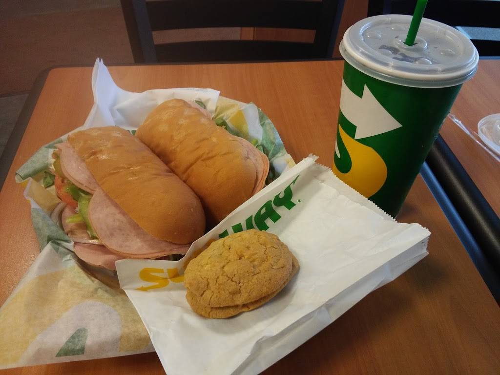 Subway | restaurant | 1375 Southdown Road Units 4 & 5, Mississauga, ON L5J 2Z1, Canada | 9058551317 OR +1 905-855-1317
