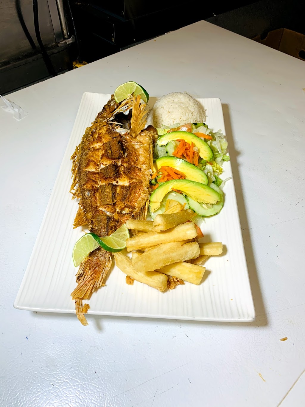 El Rincon Peruano Restaurant & Bar Bridgeport | restaurant | 980 Railroad Ave, Bridgeport, CT 06605, USA | 2032123886 OR +1 203-212-3886