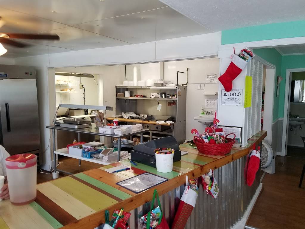 Mankins Causeway Cafe | cafe | 3397 Holden Beach Rd SW, Supply, NC 28462, USA | 9108463430 OR +1 910-846-3430