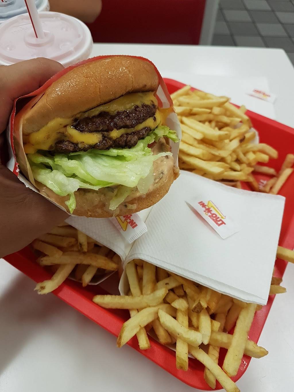 In-N-Out Burger | restaurant | 2305 Compton Ave, Corona, CA 92881, USA | 8007861000 OR +1 800-786-1000