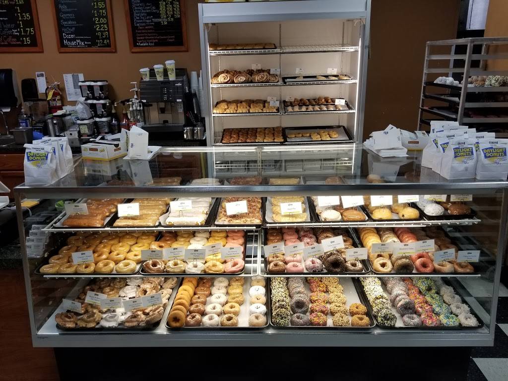 Daylight Donuts | bakery | 1681 S 1st Ave, Iowa City, IA 52240, USA | 3193381429 OR +1 319-338-1429