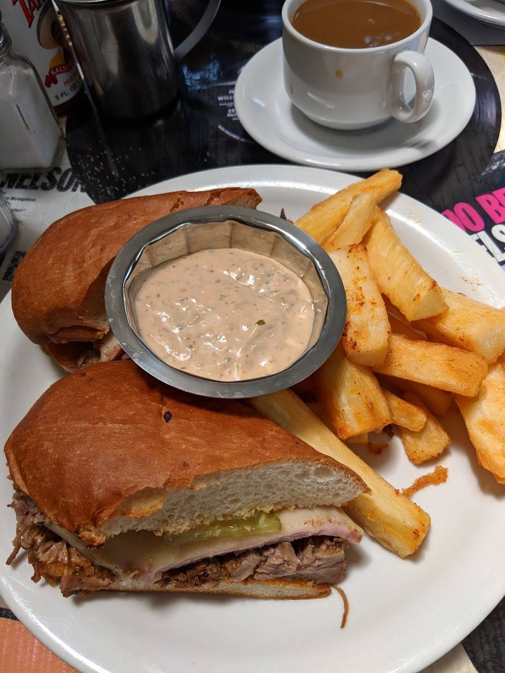 Boogaloos | restaurant | 3296 22nd St, San Francisco, CA 94110, USA | 4158964611 OR +1 415-896-4611