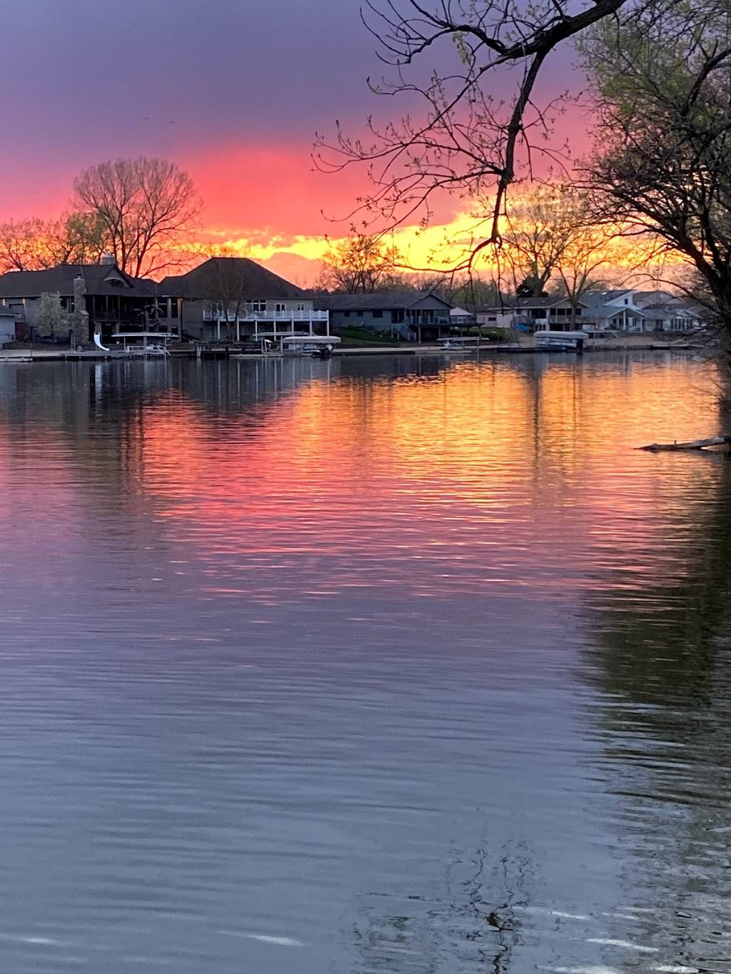 Woodcliff Marina | restaurant | 980 County Rd W, Fremont, NE 68025, USA | 4027217816 OR +1 402-721-7816