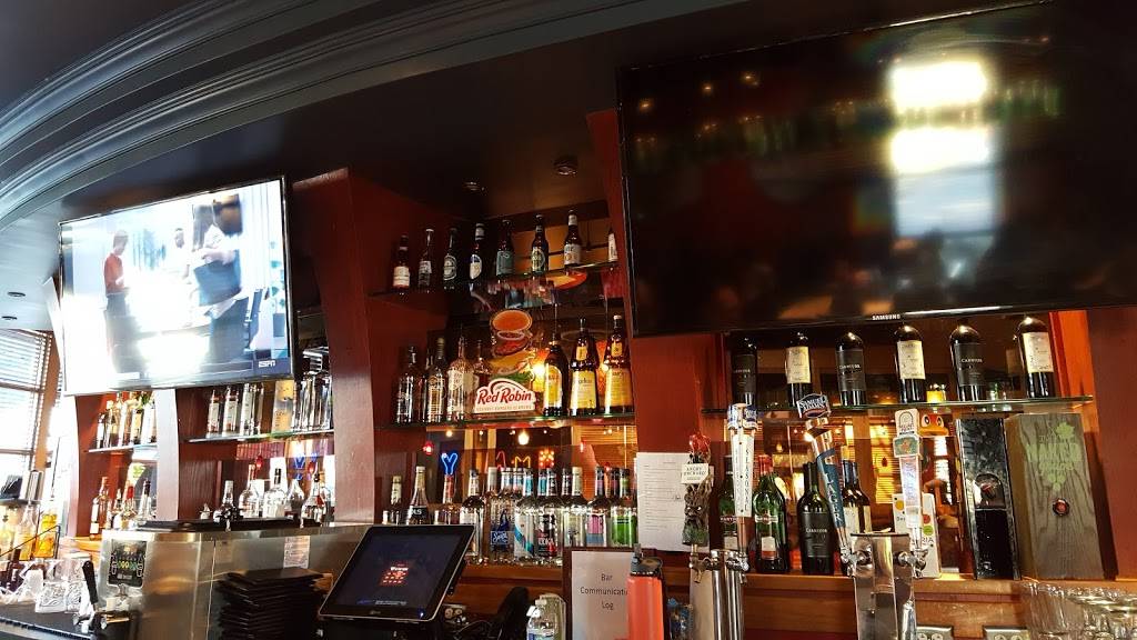 Red Robin Gourmet Burgers and Brews | restaurant | 3903 Grand Ave, Chino, CA 91710, USA | 9095917909 OR +1 909-591-7909