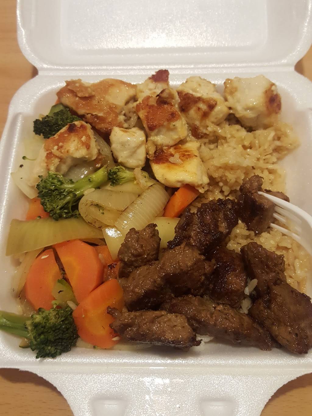 Fuji Japan Steakhouse & Sushi | restaurant | 204 Greenville Blvd SW, Greenville, NC 27834, USA | 2523534848 OR +1 252-353-4848