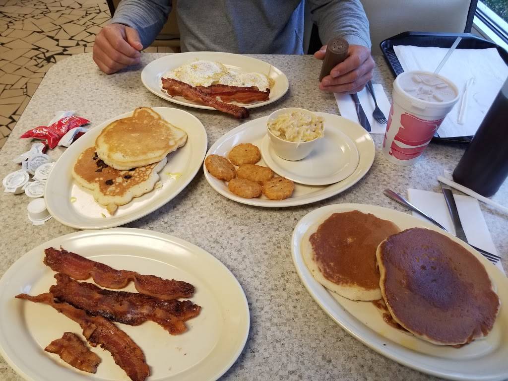 Pearlys Famous Country Cooking | restaurant | 814 N Slappey Blvd, Albany, GA 31701, USA | 2294320141 OR +1 229-432-0141