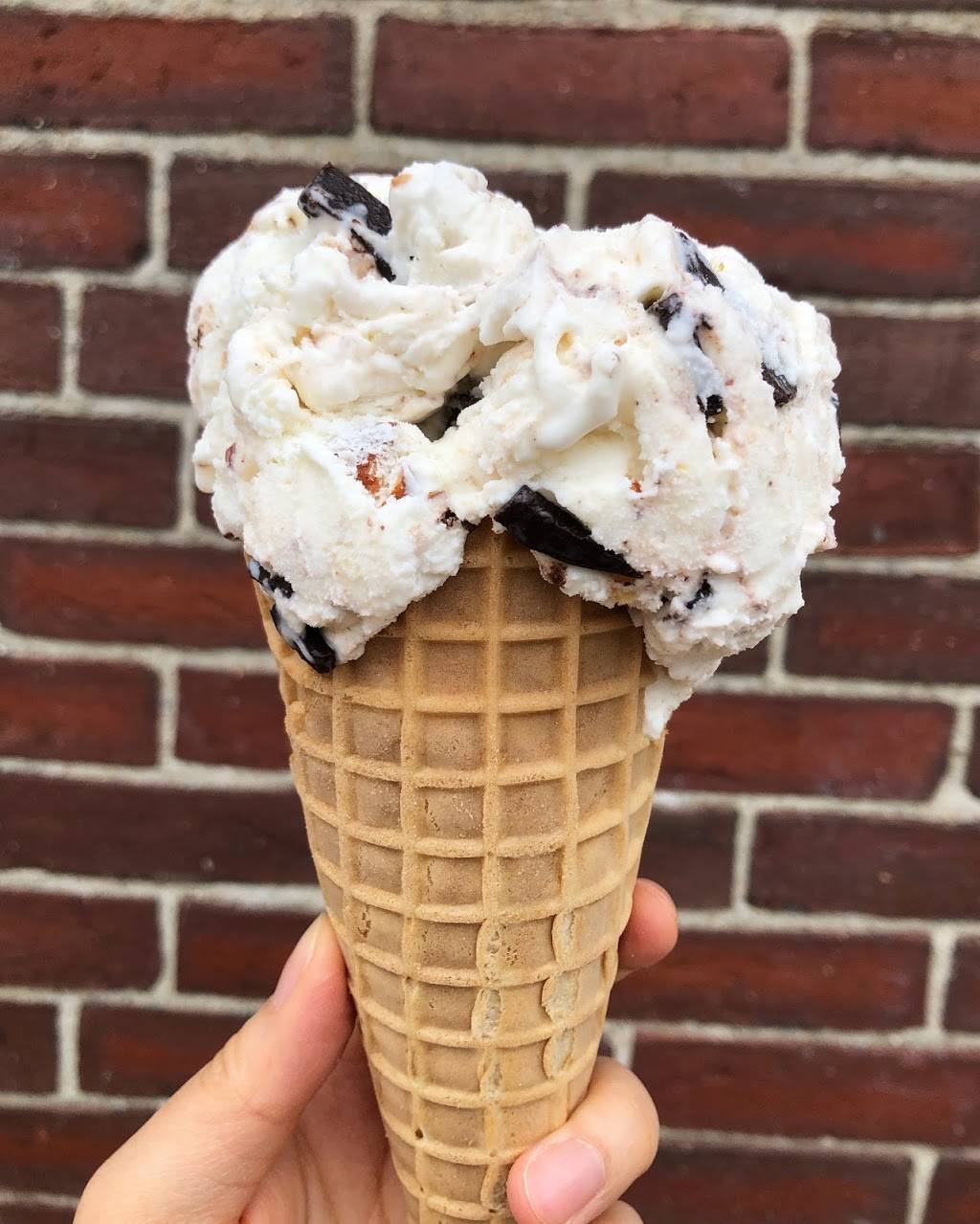 Colleens Ice Cream & Sandwich Shop | cafe | 61 High St, Medford, MA 02155, USA | 7813958100 OR +1 781-395-8100