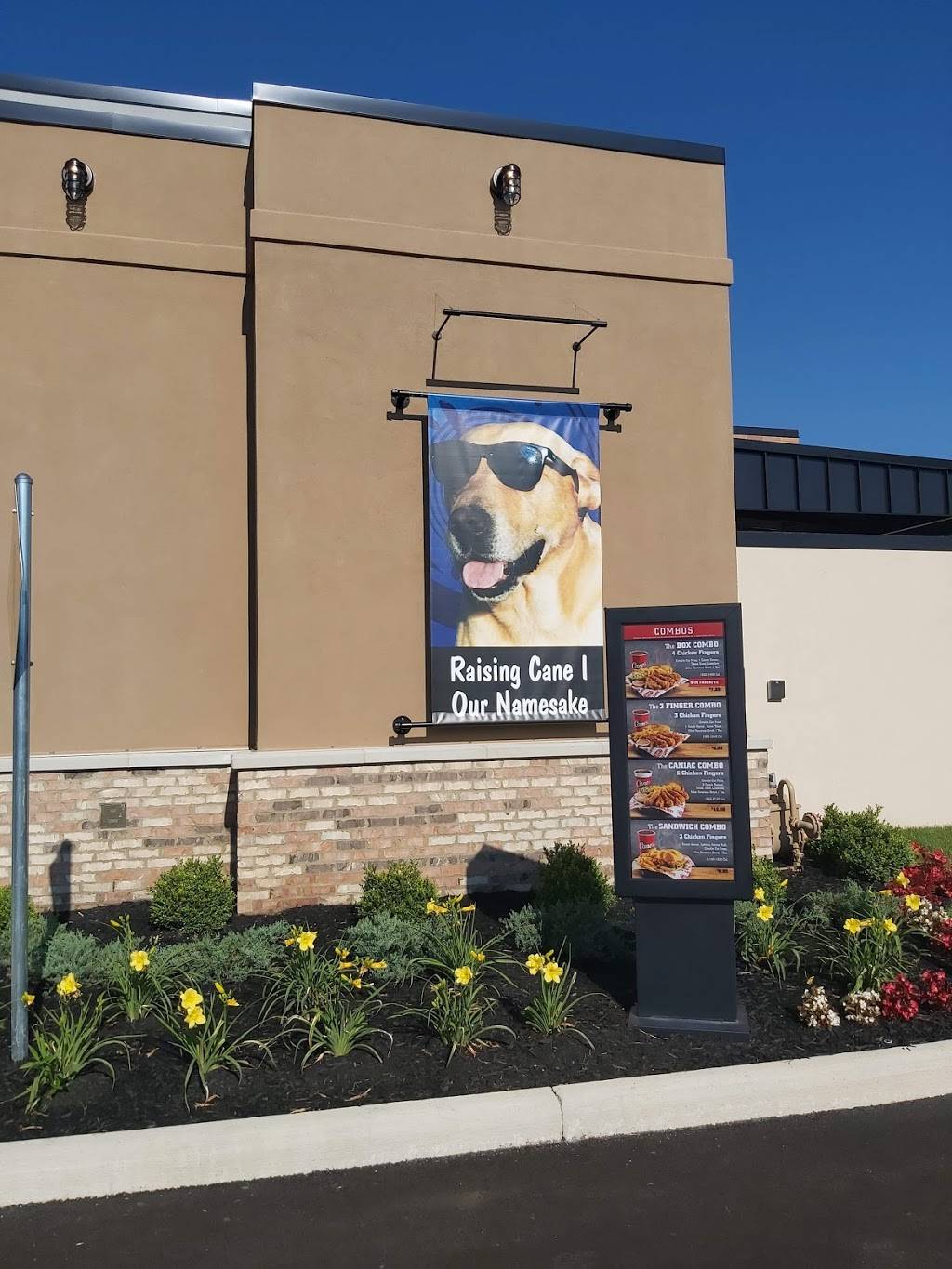 Raising Cane’s Chicken Fingers | meal takeaway | 7841 Troy Pike, Huber Heights, OH 45424, USA | 9372001191 OR +1 937-200-1191