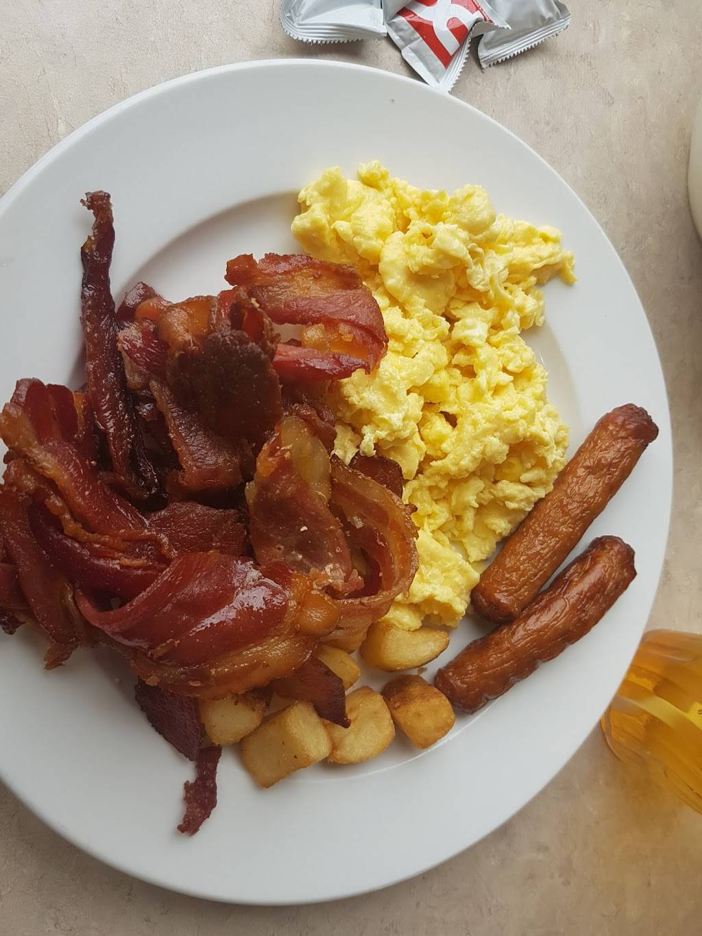 Country Chalet Restaurant | restaurant | 6526 Main St, Niagara Falls, ON L2G 3Z6, Canada | 9053711058 OR +1 905-371-1058