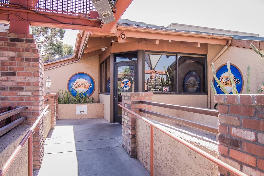 Zipps Sports Grill | restaurant | 7551 E Camelback Rd, Scottsdale, AZ 85251, USA | 4809709507 OR +1 480-970-9507