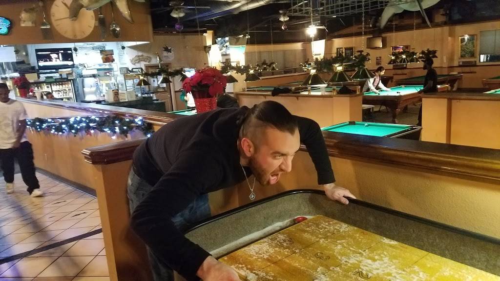 Sharkeys Family Billiards & Pizza | restaurant | 700 W Hawkeye Ave, Turlock, CA 95380, USA | 2096697665 OR +1 209-669-7665