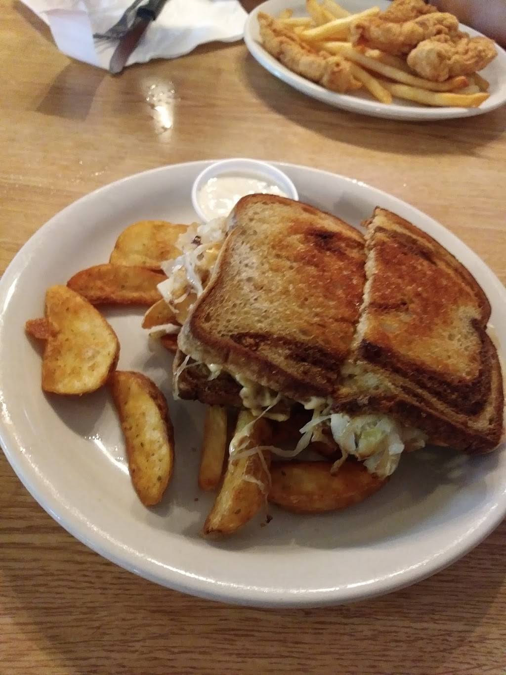 Lawrences Pub and Eatery | restaurant | 46 E Main St, Benton, WI 53803, USA | 6087594000 OR +1 608-759-4000