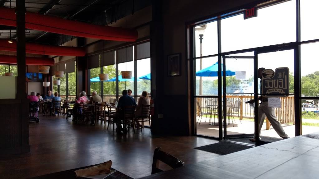 The Levee Bar & Grill | restaurant | 1 Bridge Ave, Northport, AL 35476, USA | 2056323136 OR +1 205-632-3136