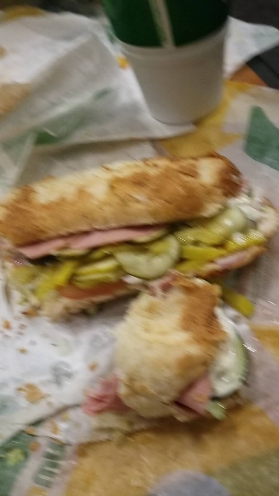 Subway | restaurant | 1918 165th St, Gateway Promenade Ste 100, Hammond, IN 46323, USA | 2198440544 OR +1 219-844-0544