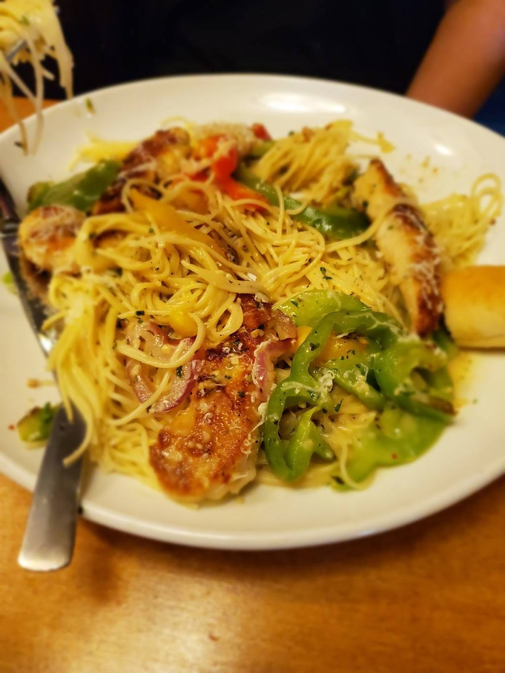 Olive Garden Italian Restaurant | meal takeaway | 8314 Northfield Blvd, Denver, CO 80238, USA | 3033711147 OR +1 303-371-1147