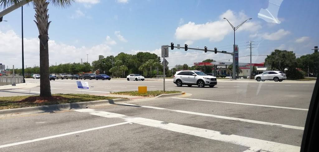 Long John Silvers | restaurant | 2801 Crossroads Pkwy, Fort Pierce, FL 34945, USA | 7725950798 OR +1 772-595-0798