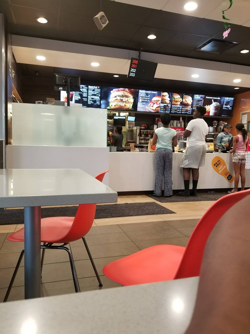 McDonalds | cafe | 23 N Western Ave, Chicago, IL 60612, USA | 3122433599 OR +1 312-243-3599