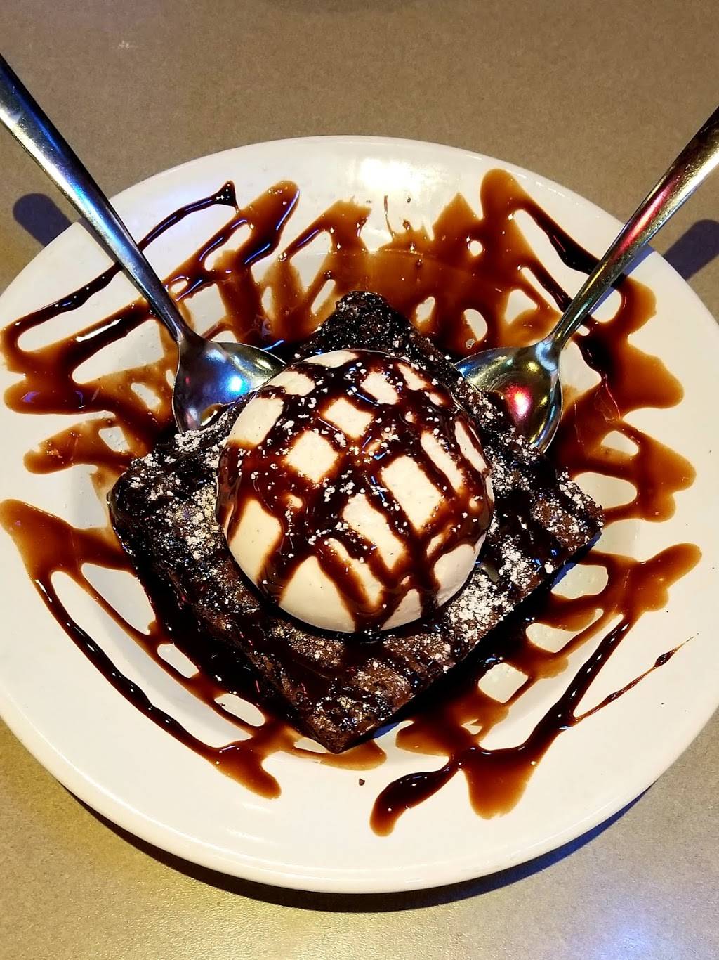 Pluckers Wing Bar | restaurant | 4000 Bagpiper Way Ste 140, Arlington, TX 76018, USA | 8177842473 OR +1 817-784-2473