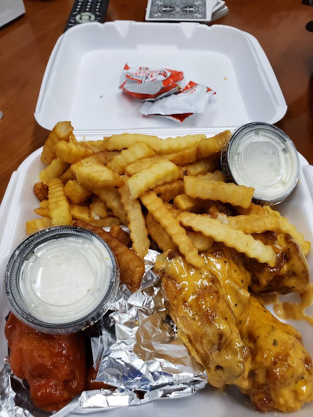 Rockys Wing Shack | restaurant | 1601 9th Ave N, Nashville, TN 37208, USA | 6154982808 OR +1 615-498-2808