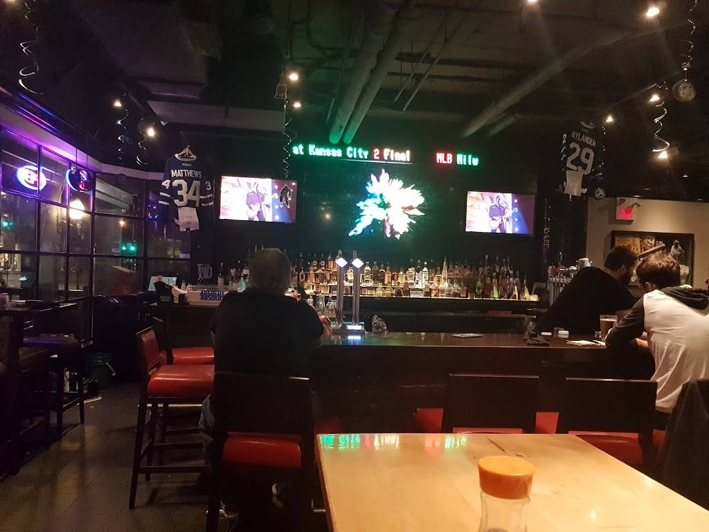 Shoeless Joes Sports Grill | restaurant | 249 Queens Quay W, Toronto, ON M5J 1B5, Canada | 4169157478 OR +1 416-915-7478