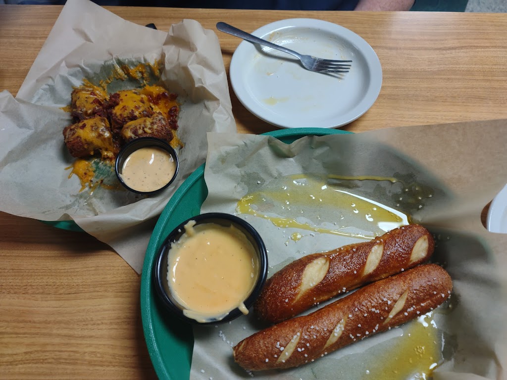 Mick’s Restaurant and Sports Bar | restaurant | 311 Broadway St, Aurora, IN 47001, USA | 8126559825 OR +1 812-655-9825