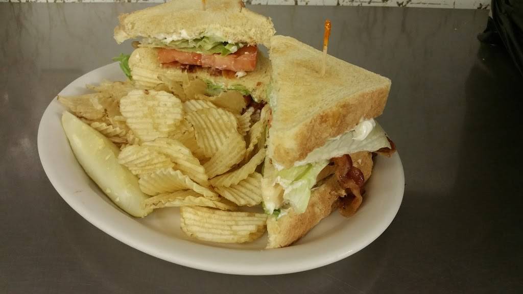 Shirleys Chuckwagon Cafe | restaurant | 202 Main St, Nashville, MI 49073, USA | 5178522201 OR +1 517-852-2201