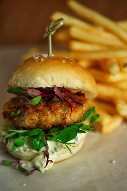 Mini Burger Truck | restaurant | 320 N 10th St Suite P, Sacramento, CA 95811, USA | 9169306828 OR +1 916-930-6828