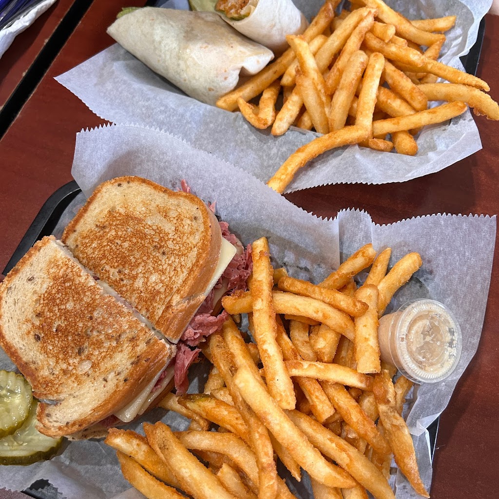 Pat Dees Pub & Eatery | restaurant | 9254 Olde 8 Rd, Northfield, OH 44067, USA | 3304678879 OR +1 330-467-8879