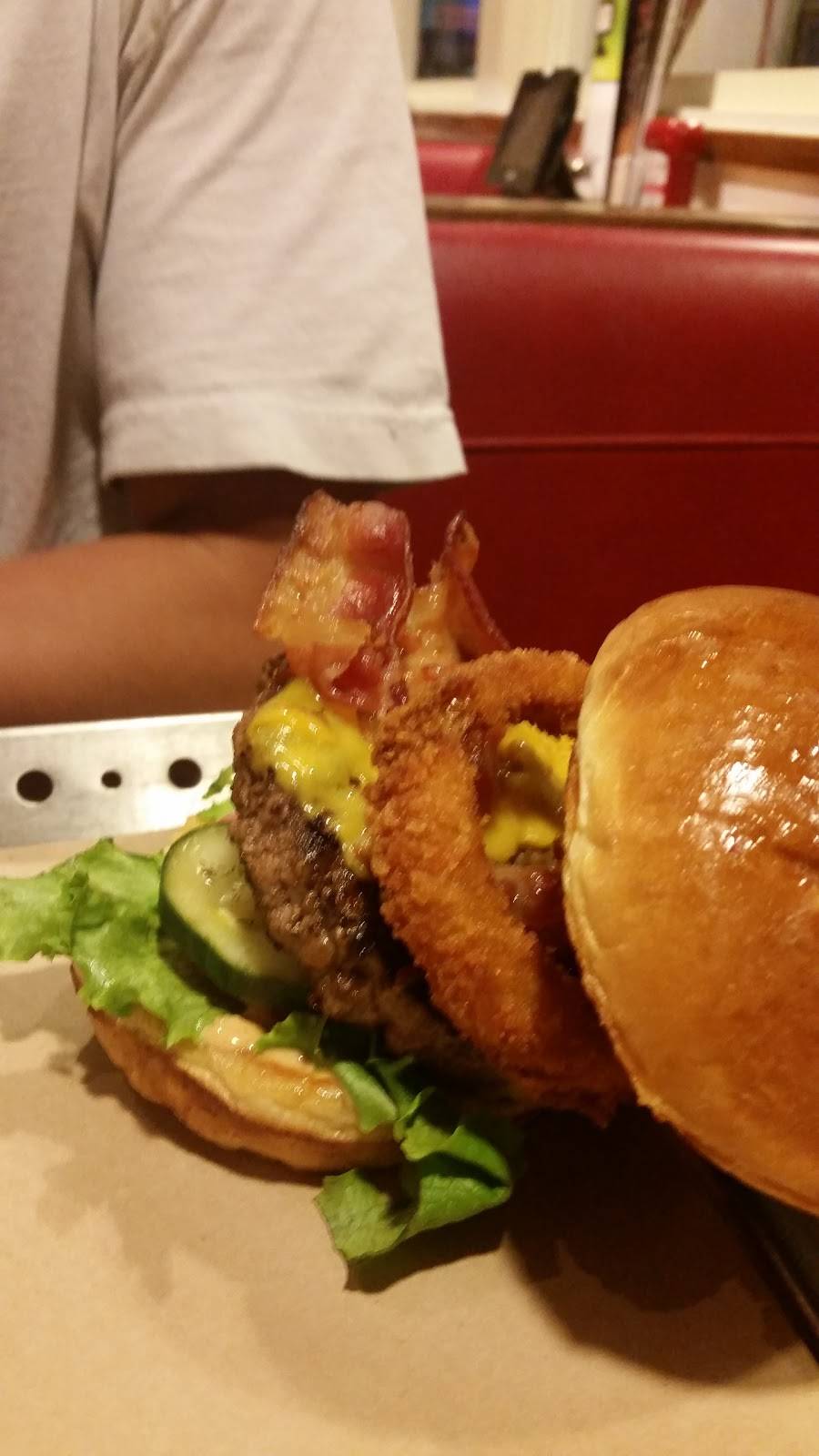 Chilis Grill & Bar | meal takeaway | 4207 7th St, Bay City, TX 77414, USA | 9792442144 OR +1 979-244-2144