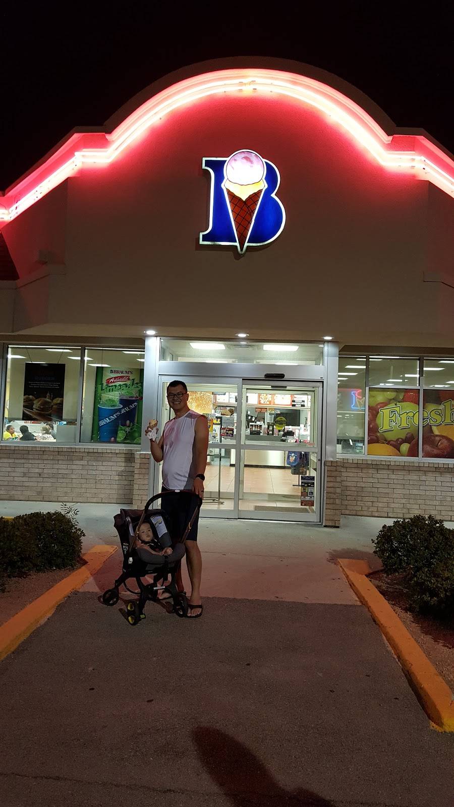 Braums Ice Cream & Burger Restaurant | restaurant | 5009 Main St, The Colony, TX 75056, USA | 9723700440 OR +1 972-370-0440