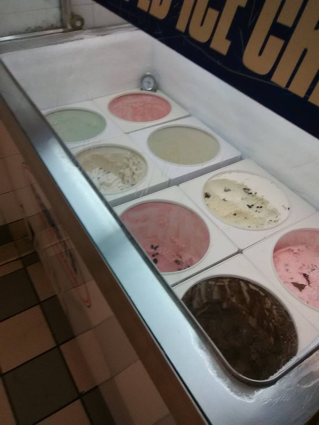 Crown Fried Chicken | restaurant | 323 W Marshall St, Norristown, PA 19401, USA | 6102773863 OR +1 610-277-3863