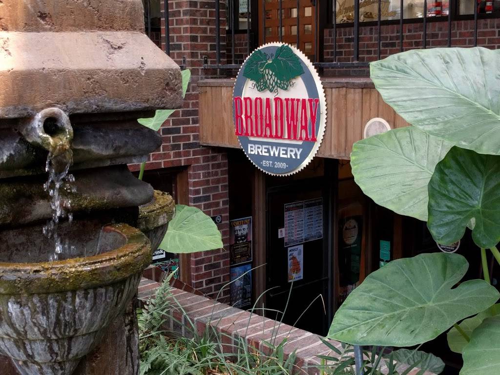 Broadway Brewery | restaurant | 816 E Broadway, Columbia, MO 65201, USA | 5734435054 OR +1 573-443-5054