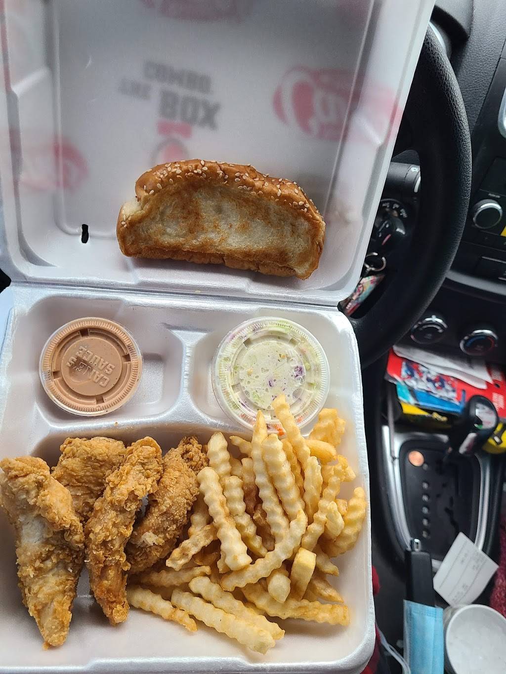 Raising Canes Chicken Fingers | meal takeaway | 5212 N Main St, Mishawaka, IN 46545, USA | 5742739170 OR +1 574-273-9170