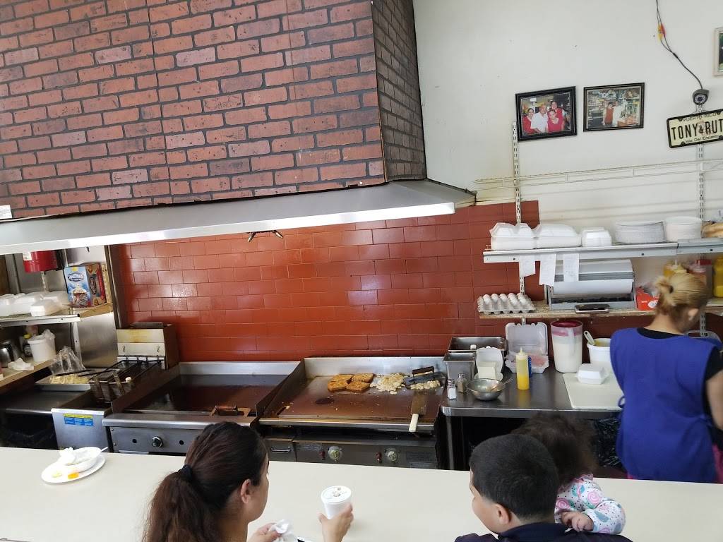 Tony & Ruth Steaks | restaurant | 837 N 8th St, Camden, NJ 08102, USA | 8569648193 OR +1 856-964-8193