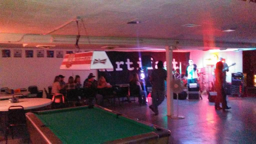 V Bar | restaurant | 1012 W Main St, Lyons, KS 67554, USA | 6204742043 OR +1 620-474-2043