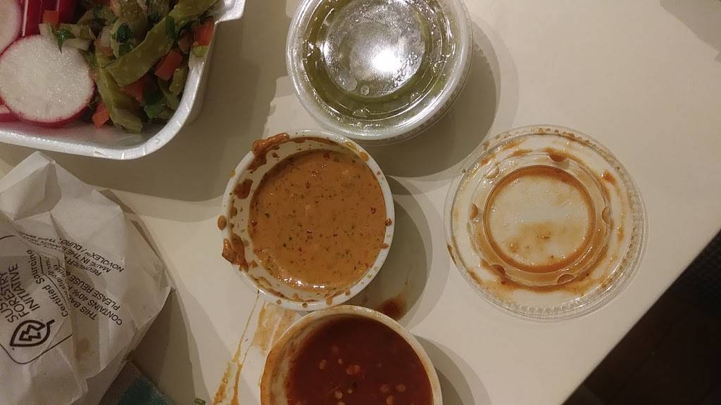 Los Compadres Mexican Restaurant | restaurant | 106 W Broad St, St Pauls, NC 28384, USA | 9108655585 OR +1 910-865-5585