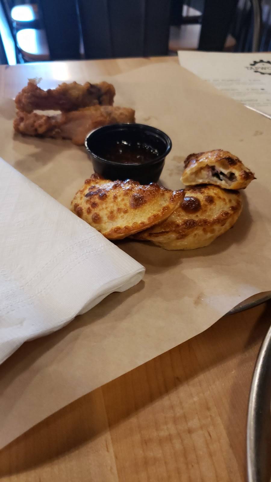 Tapworks | restaurant | 222 Glenwood Ave, Raleigh, NC 27603, USA | 9199770191 OR +1 919-977-0191