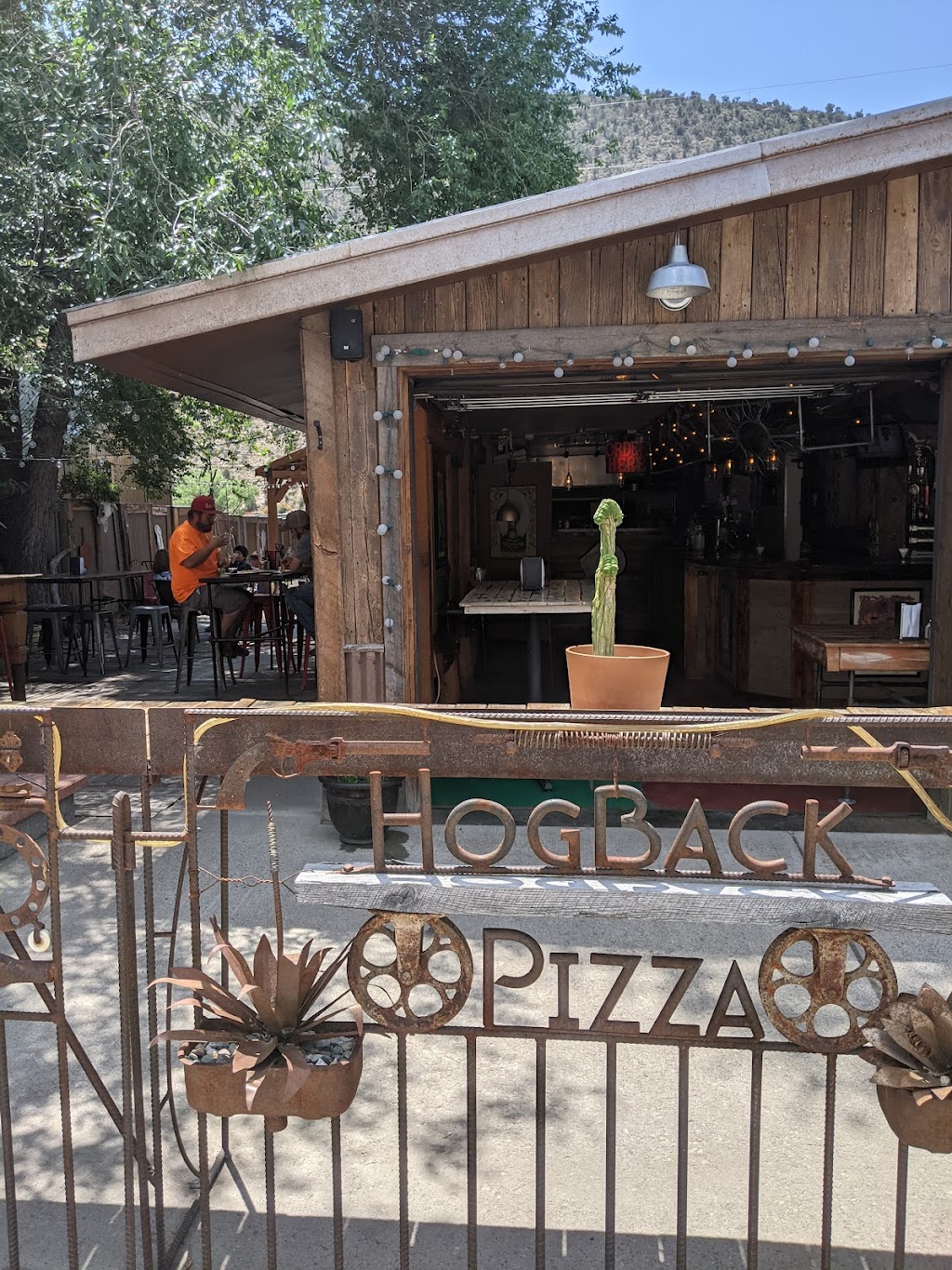 Hogback Pizza | restaurant | 457 W Main St, New Castle, CO 81647, USA | 9709843435 OR +1 970-984-3435