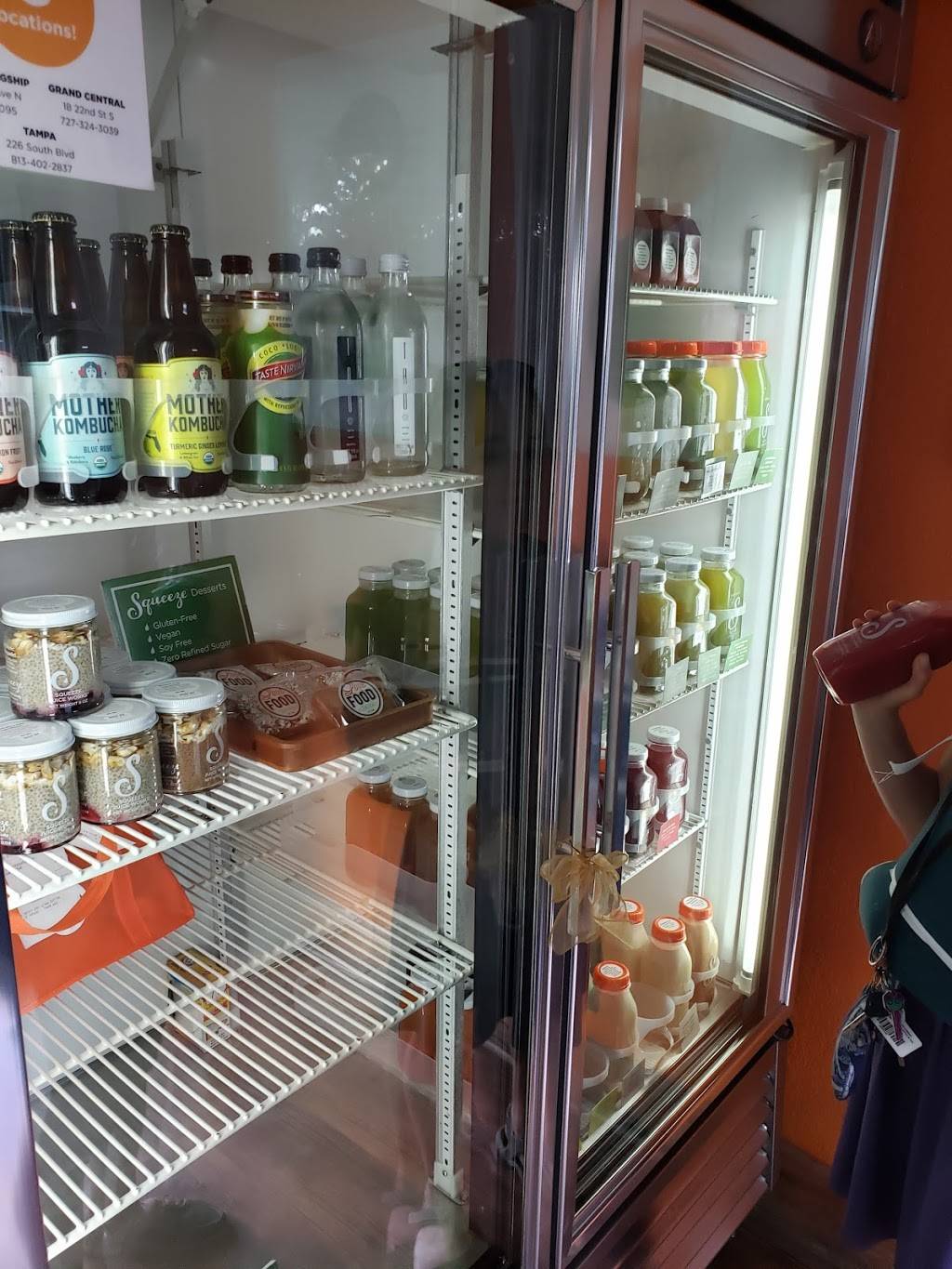 Squeeze Juice Works | restaurant | 675 30th Ave N, St. Petersburg, FL 33704, USA | 7278211095 OR +1 727-821-1095