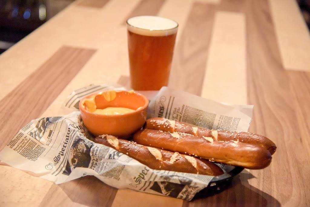 Two Bandits Brewing Co. | restaurant | 106 E High St, Hicksville, OH 43526, USA | 4195421087 OR +1 419-542-1087