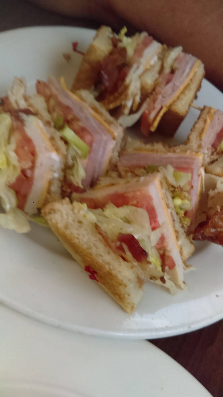 Yuk Yuk & Joes | restaurant | 15617 Courthouse Rd, Eastville, VA 23347, USA | 7576787870 OR +1 757-678-7870