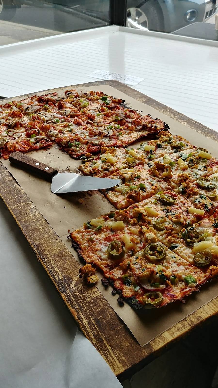 Corner Grille | restaurant | 806 Pleasant St, Worcester, MA 01602, USA | 5087548884 OR +1 508-754-8884