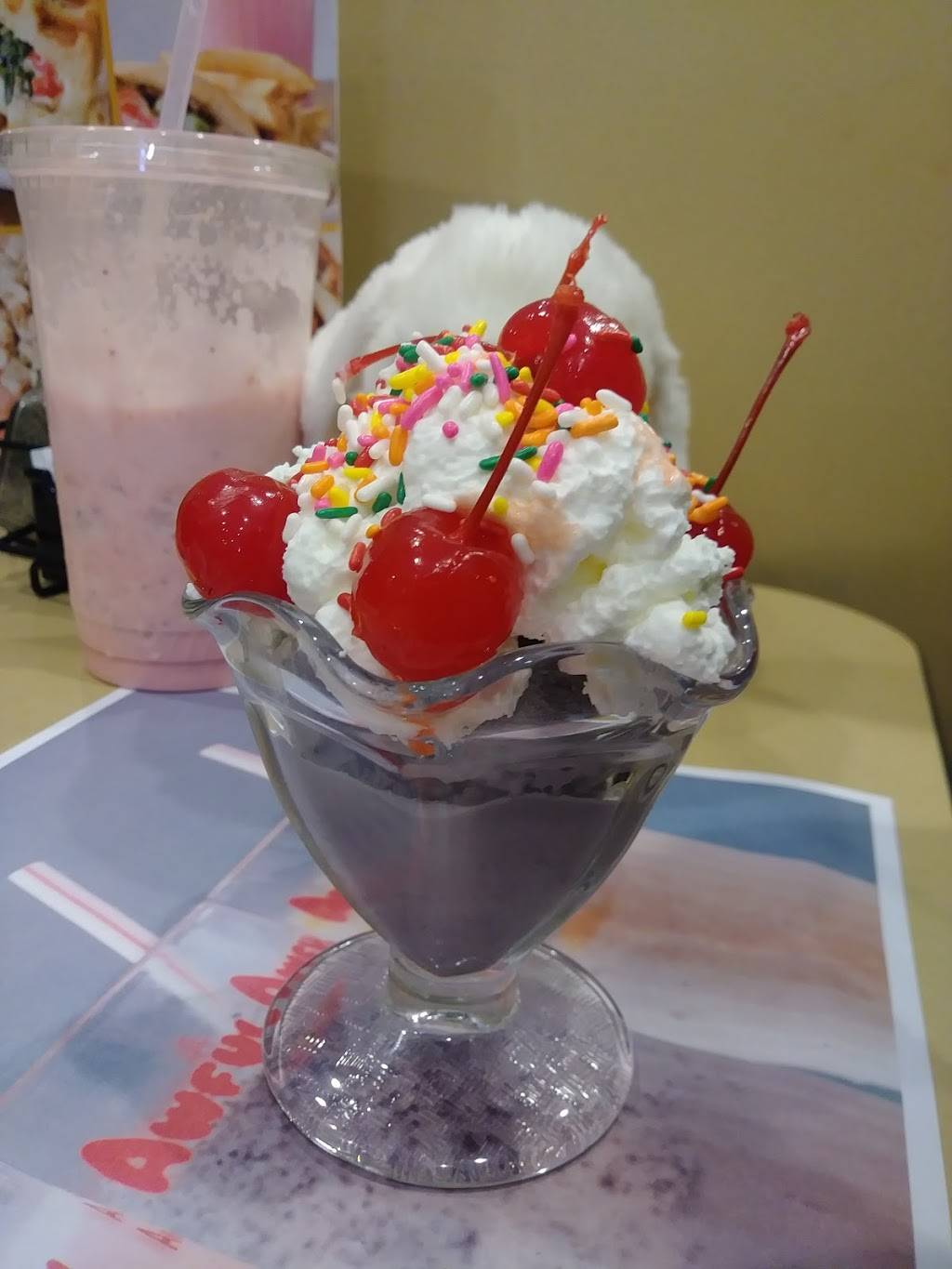 Newport Creamery | restaurant | 1256 Warwick Ave, Warwick, RI 02888, USA | 4014638317 OR +1 401-463-8317