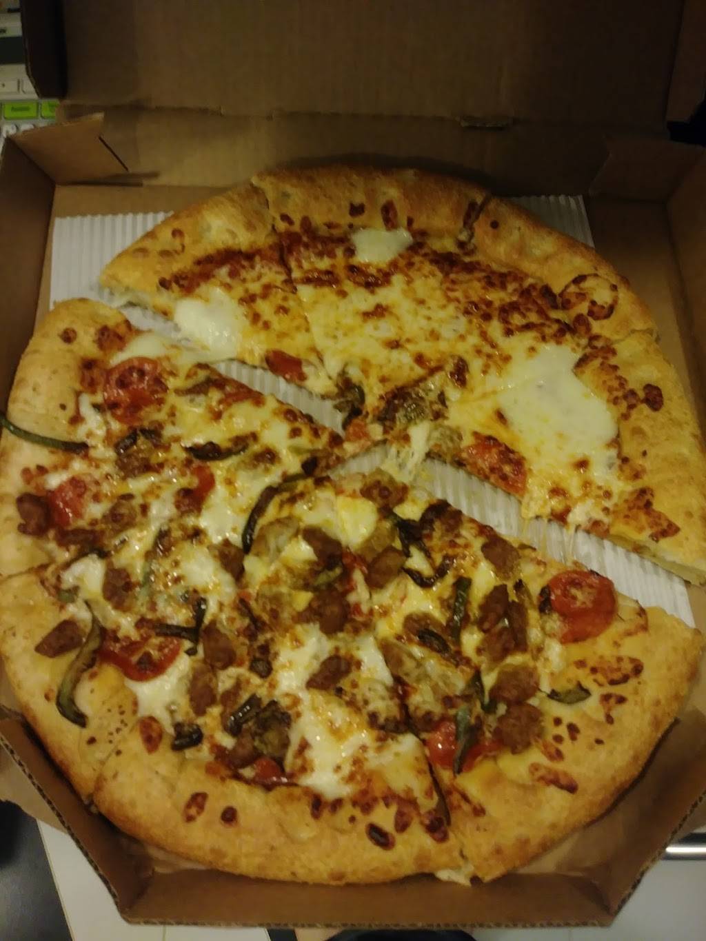 Pizza Hut | restaurant | 541 Maple Ave W, Vienna, VA 22180, USA | 7032551181 OR +1 703-255-1181