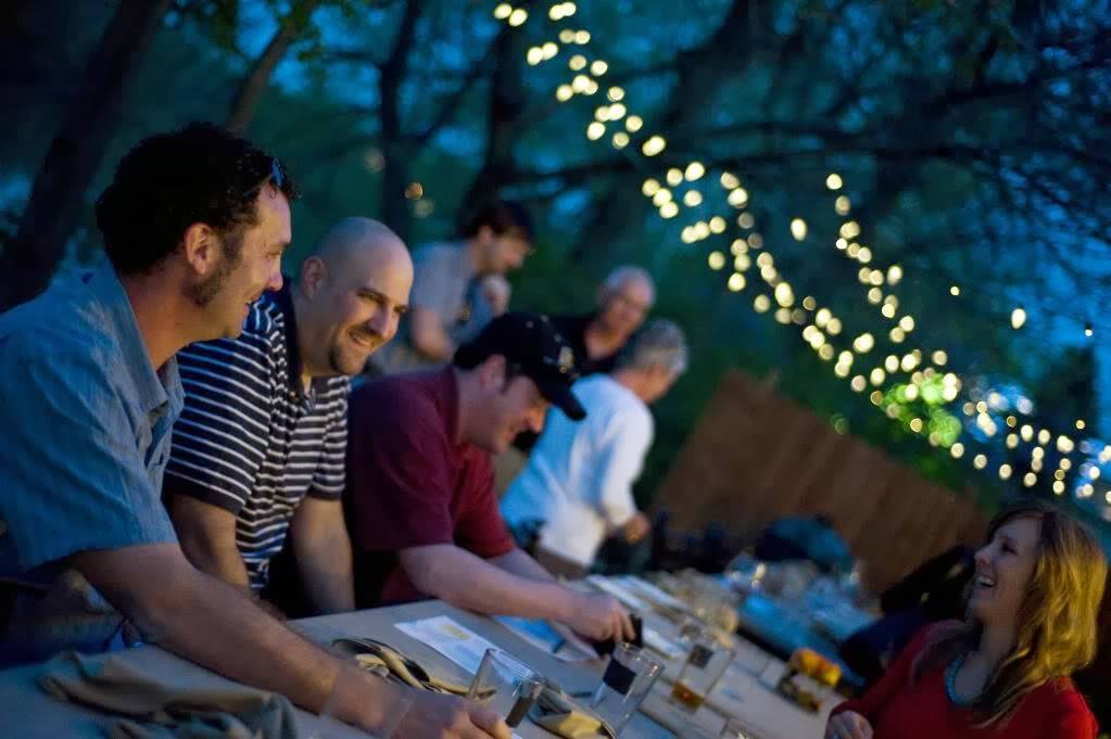 Chef JJs Back Yard | restaurant | 1040 Broad Ripple Ave, Indianapolis, IN 46220, USA | 31760238281 OR +1 317-602-3828 ext. 1