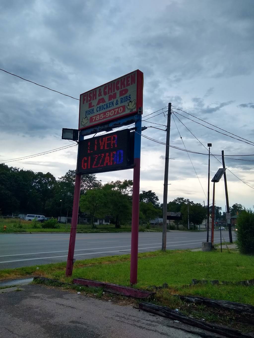 Fish & Chicken Land | restaurant | 4108 Saginaw St, Flint, MI 48505, USA | 8107859070 OR +1 810-785-9070