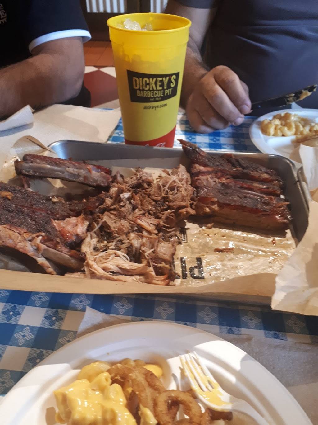 Dickeys Barbecue Pit | restaurant | 1459 Martin Luther King Jr Way, Merced, CA 95340, USA | 2092305089 OR +1 209-230-5089